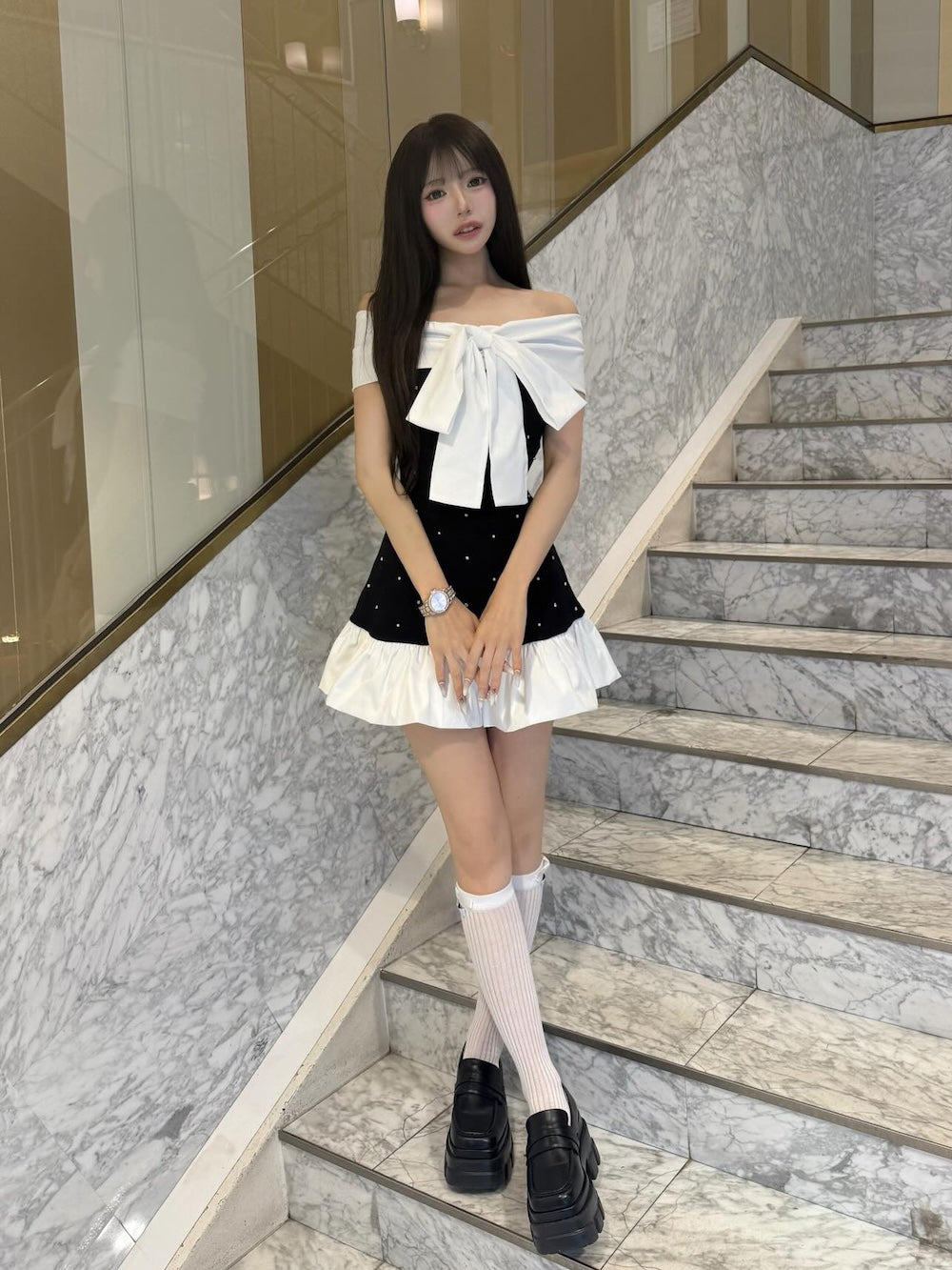 パールビジューオフショルフリルニットミニワンピース