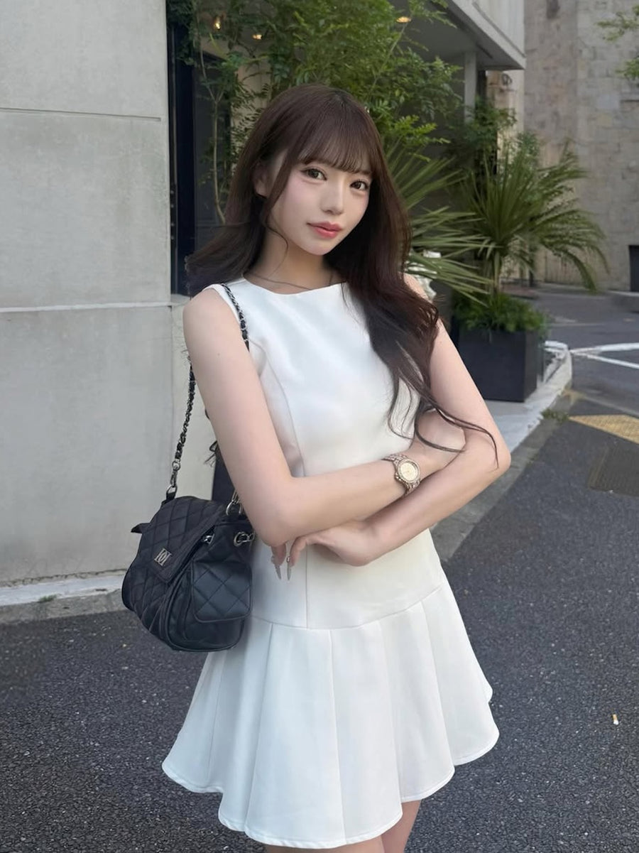 モデル：158cm（着用サイズ：FREE　着用カラー：WHT）