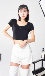 モデル：160cm（着用サイズ：FREE　着用カラー：BLK）