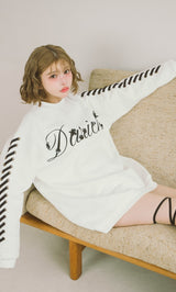 モデル：160cm（着用サイズ：FREE　着用カラー：WHT）