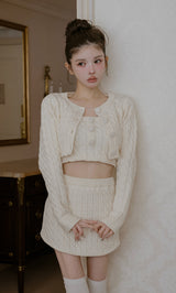 モデル：160cm（着用サイズ：FREE　着用カラー：IVO）