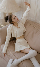 モデル：160cm（着用サイズ：FREE　着用カラー：IVO）