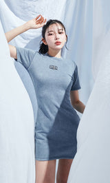 モデル：160cm（着用サイズ：FREE　着用カラー：BLU）