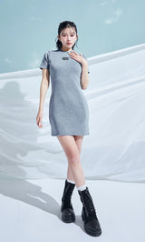 モデル：160cm（着用サイズ：FREE　着用カラー：BLU）