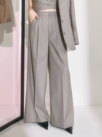 モデル：160cm（着用サイズ：FREE　着用カラー：GRY）