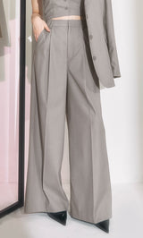 モデル：160cm（着用サイズ：FREE　着用カラー：GRY）