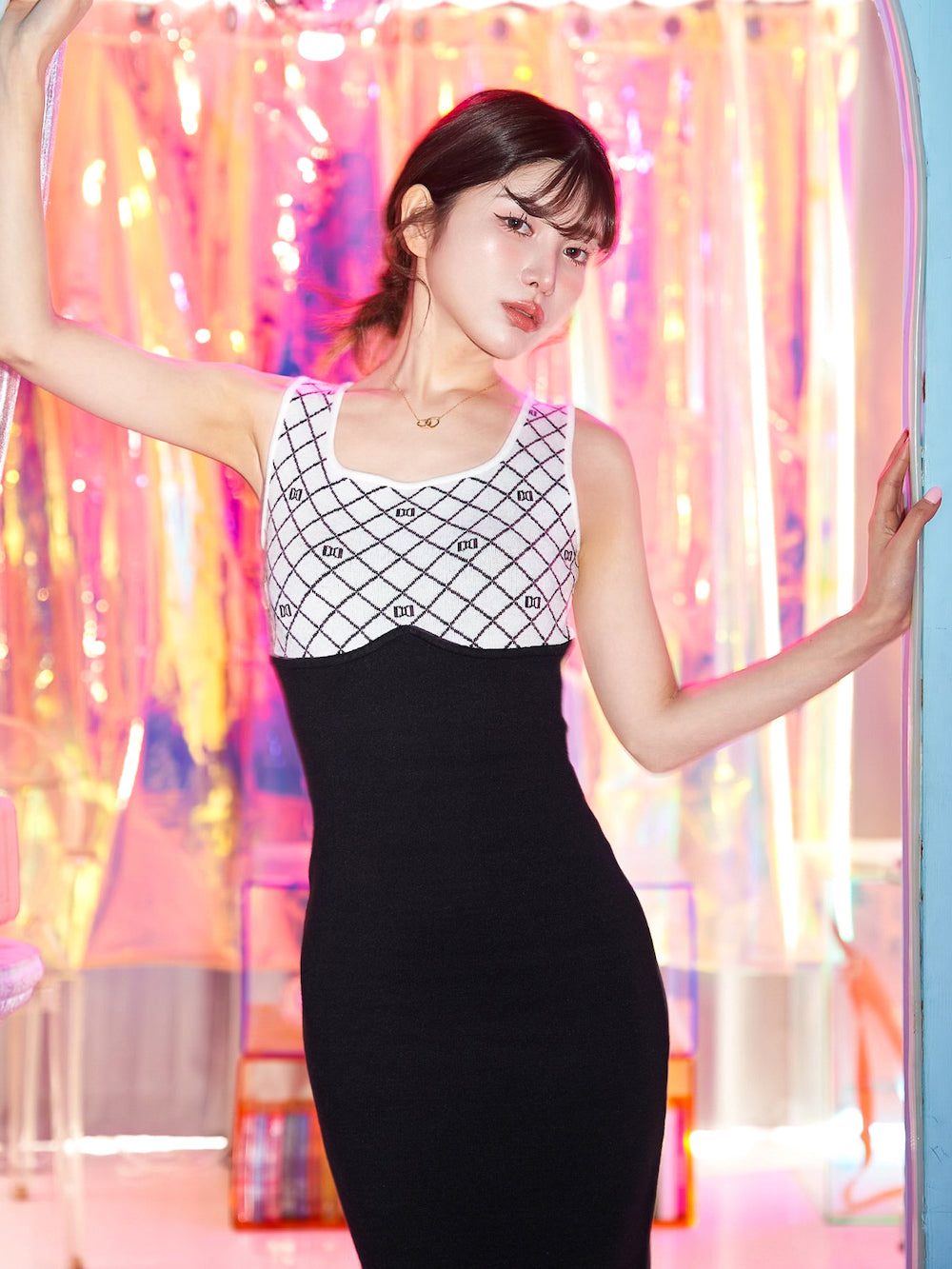 モデル：160cm（着用サイズ：FREE　着用カラー：BLK）