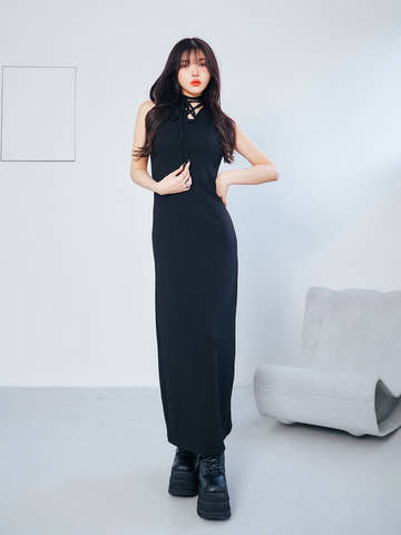モデル：160cm（着用サイズ：FREE　着用カラー：BLK）