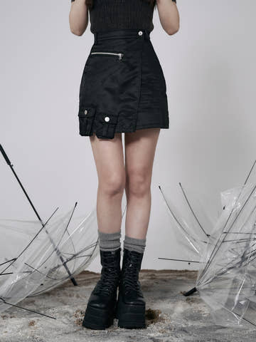 モデル：160cm（着用サイズ：FREE　着用カラー：BLK）