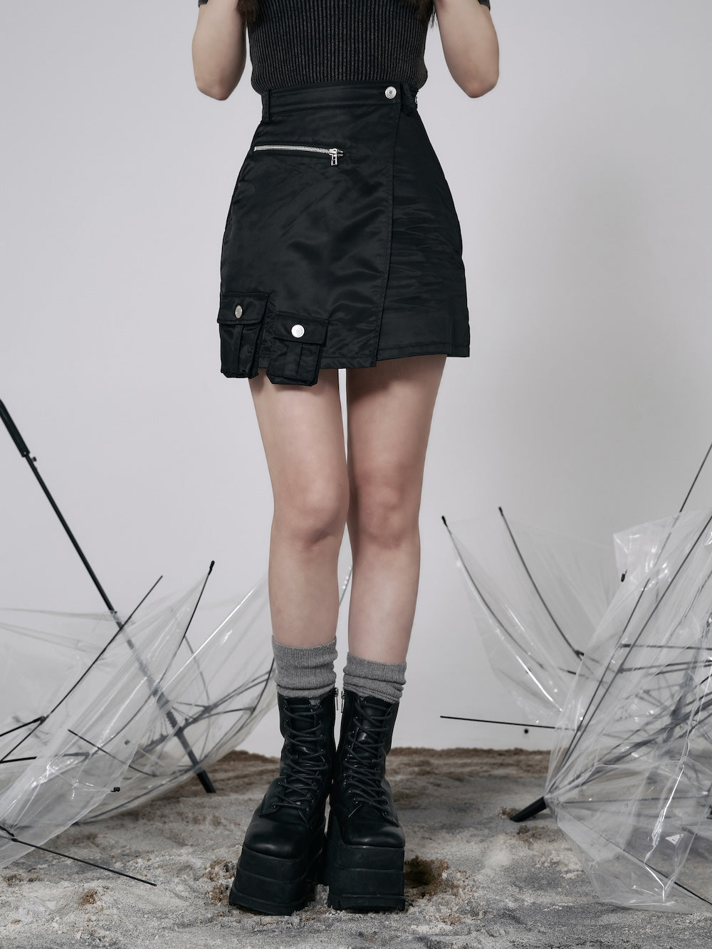 モデル：160cm（着用サイズ：FREE　着用カラー：BLK）