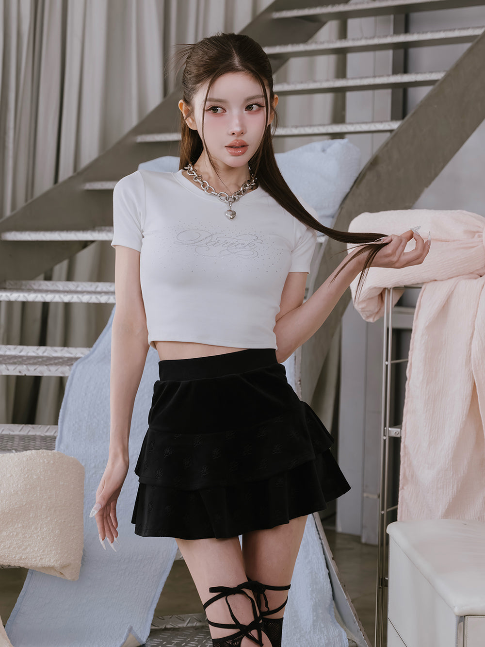 ロゴビジューエンジェルモチーフTシャツ - wht