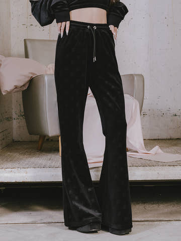 モデル：160cm（着用サイズ：FREE　着用カラー：BLK）