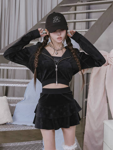 モデル：160cm（着用サイズ：FREE　着用カラー：BLK）