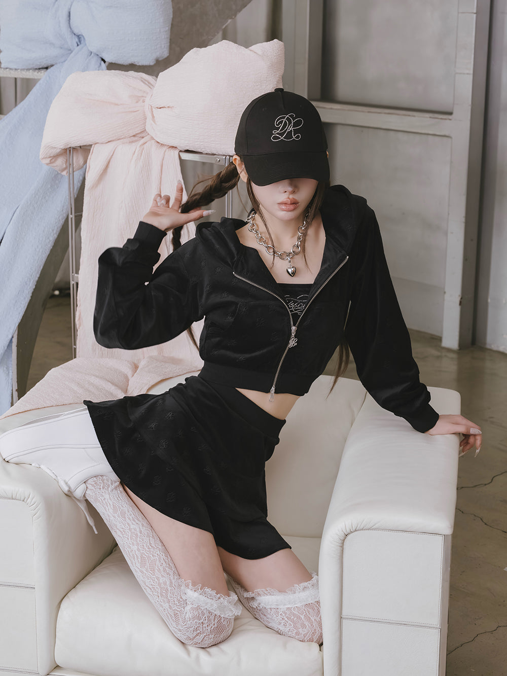 モデル：160cm（着用サイズ：FREE　着用カラー：BLK）