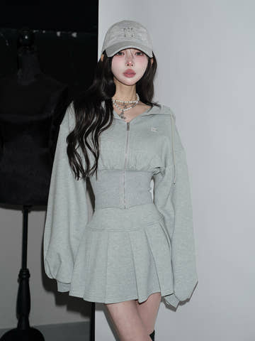 モデル：160cm（着用サイズ：FREE　着用カラー：GRY）