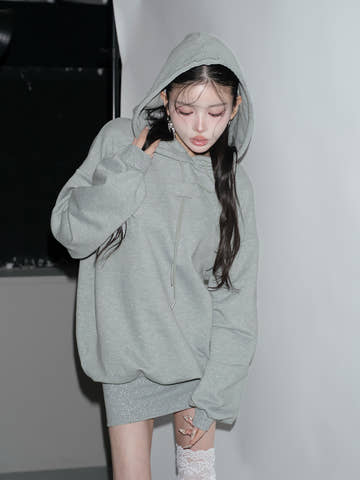 モデル：160cm（着用サイズ：FREE　着用カラー：GRY）