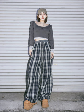 モデル：160cm（着用サイズ：FREE　着用カラー：NVY）