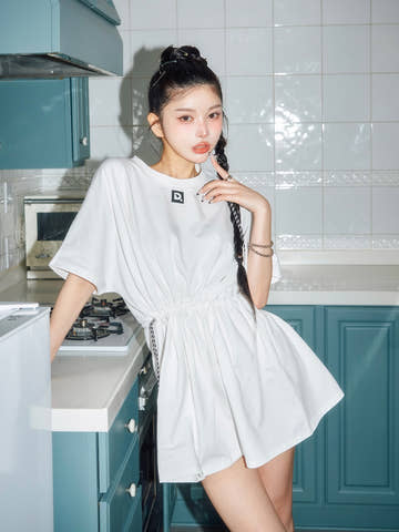 モデル：160cm（着用サイズ：FREE　着用カラー：WHT）