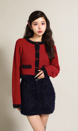 モデル：160cm（着用サイズ：FREE　着用カラー：RED）