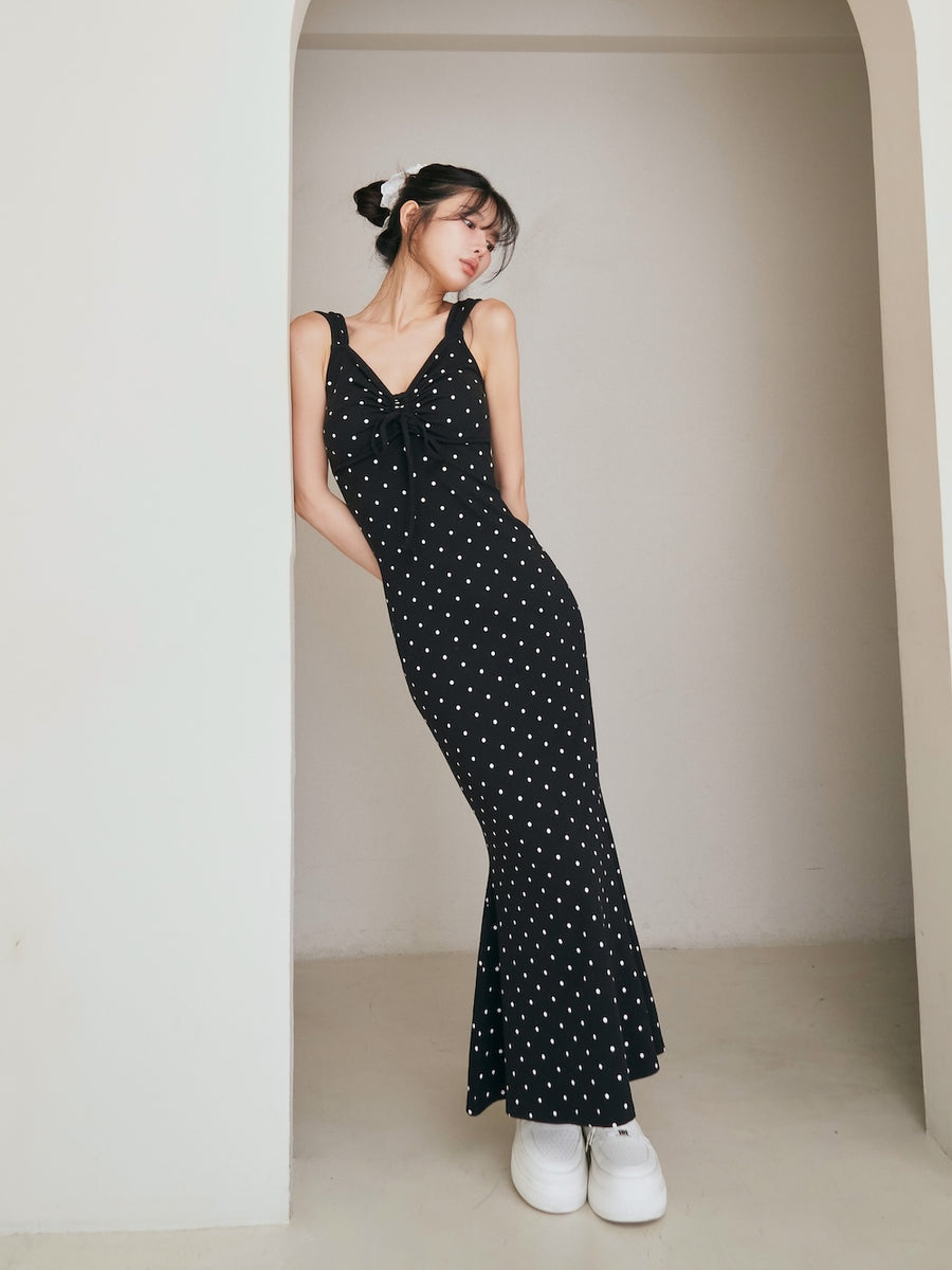 モデル：160cm（着用サイズ：FREE　着用カラー：DOT）