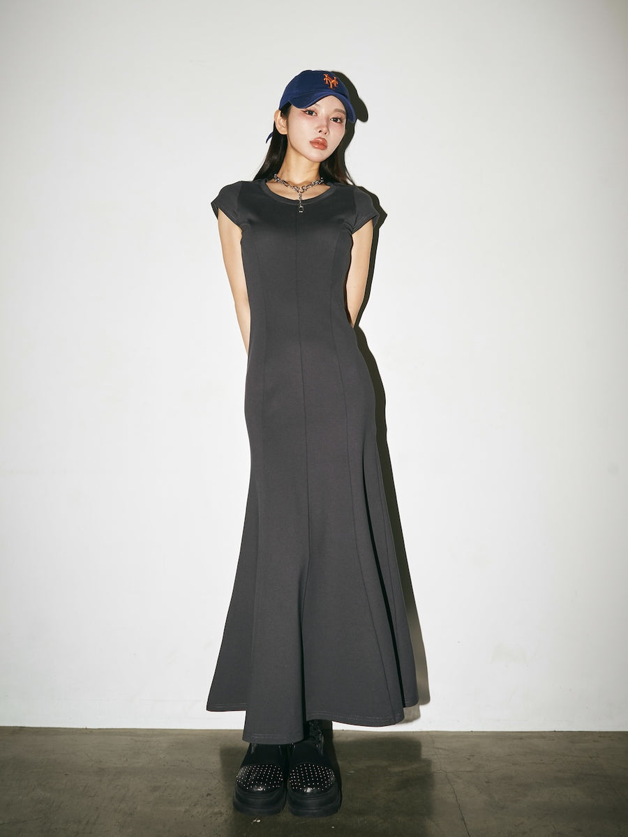 モデル：160cm（着用サイズ：FREE　着用カラー：C-GRY）