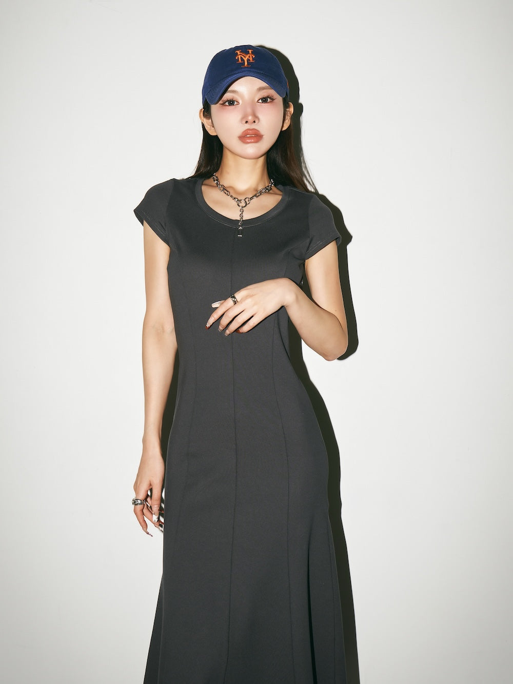 モデル：160cm（着用サイズ：FREE　着用カラー：C-GRY）