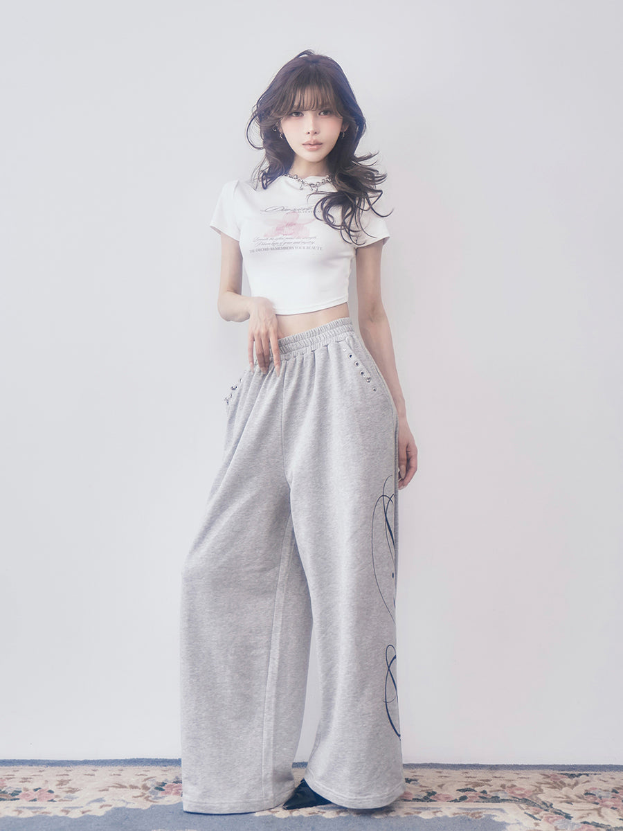 モデル：160cm（着用サイズ：FREE　着用カラー：WHT）