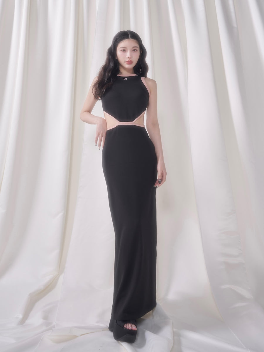 モデル：160cm（着用サイズ：FREE　着用カラー：BLK）