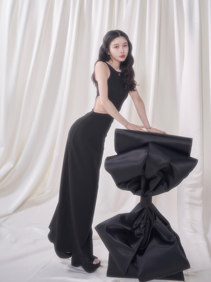 モデル：160cm（着用サイズ：FREE　着用カラー：BLK）