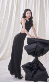 モデル：160cm（着用サイズ：FREE　着用カラー：BLK）