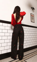 モデル：160cm（着用サイズ：FREE　着用カラー：RED）