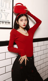 モデル：160cm（着用サイズ：FREE　着用カラー：RED）