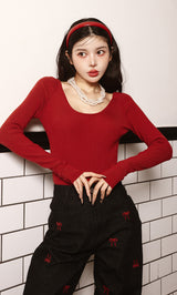 モデル：160cm（着用サイズ：FREE　着用カラー：RED）