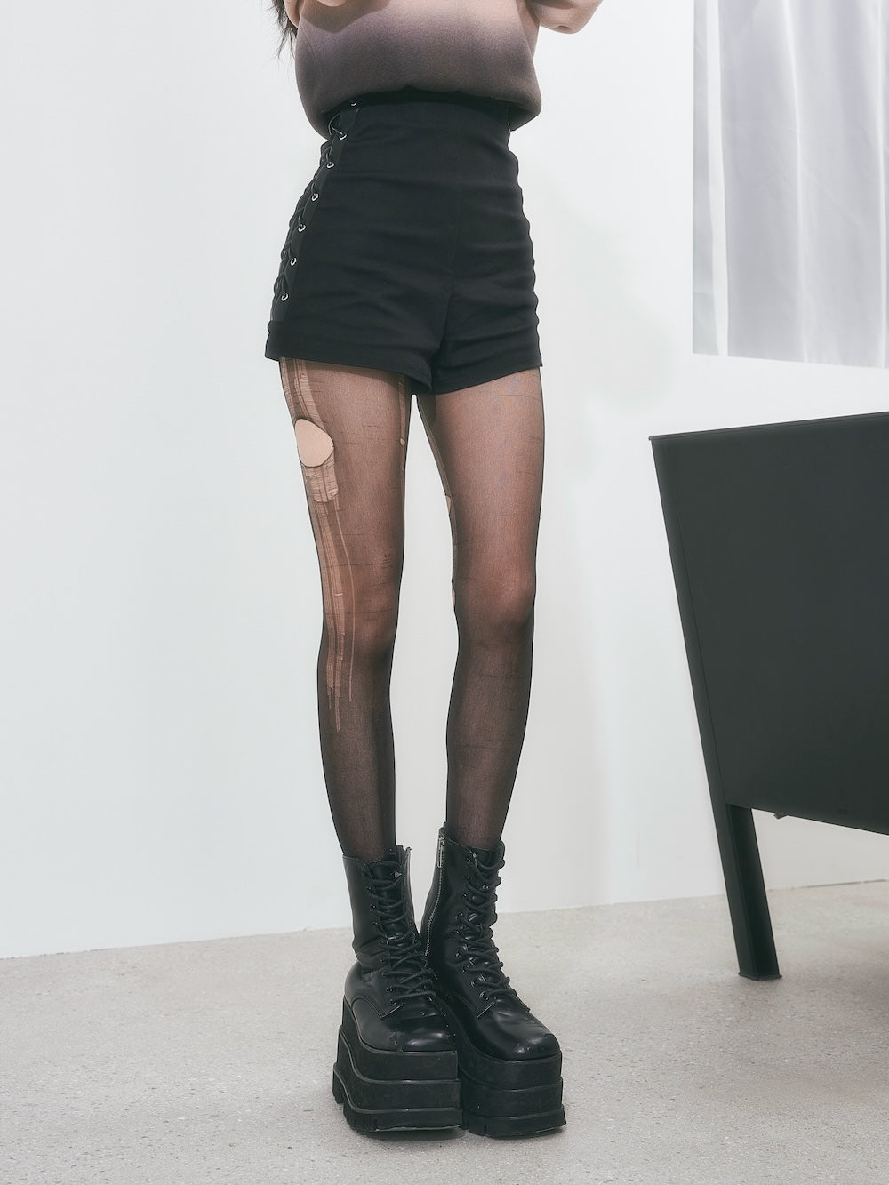 ハイウエストレースアップショートパンツ - blk