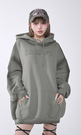 モデル：160cm（着用サイズ：FREE　着用カラー：KHA）
