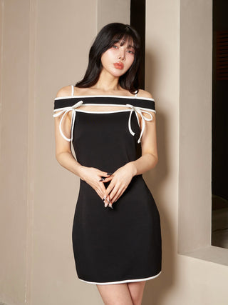 モデル：160cm（着用サイズ：FREE　着用カラー：BLK）
