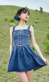 モデル：160cm（着用サイズ：FREE　着用カラー：BLU）