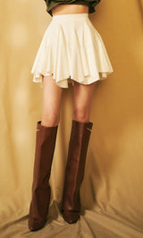 モデル：160cm（着用サイズ：FREE　着用カラー：WHT）