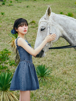 モデル：160cm（着用サイズ：FREE　着用カラー：BLU）