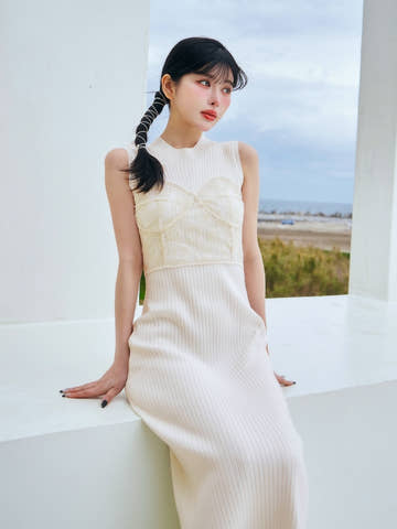 モデル：160cm（着用サイズ：FREE　着用カラー：IVO）