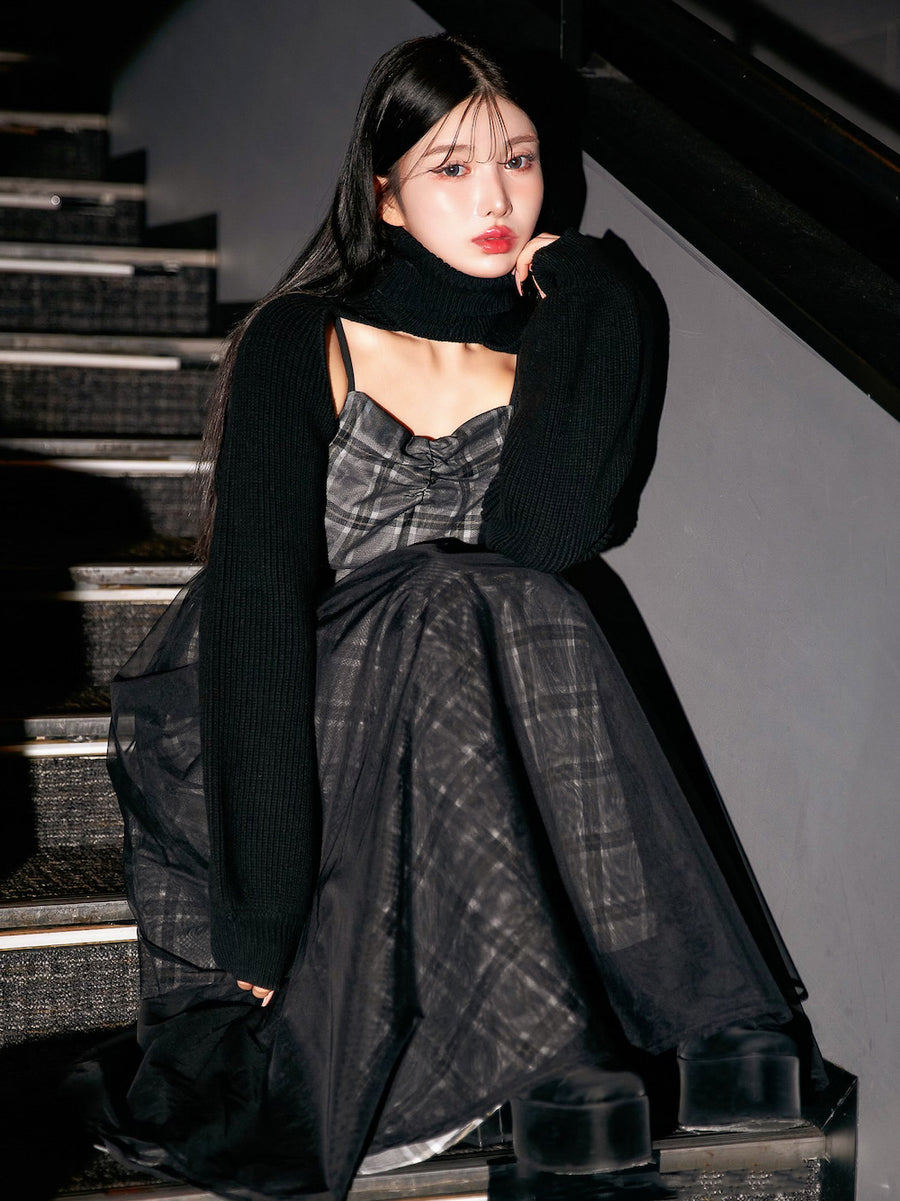 モデル：160cm（着用サイズ：FREE　着用カラー：BLK）