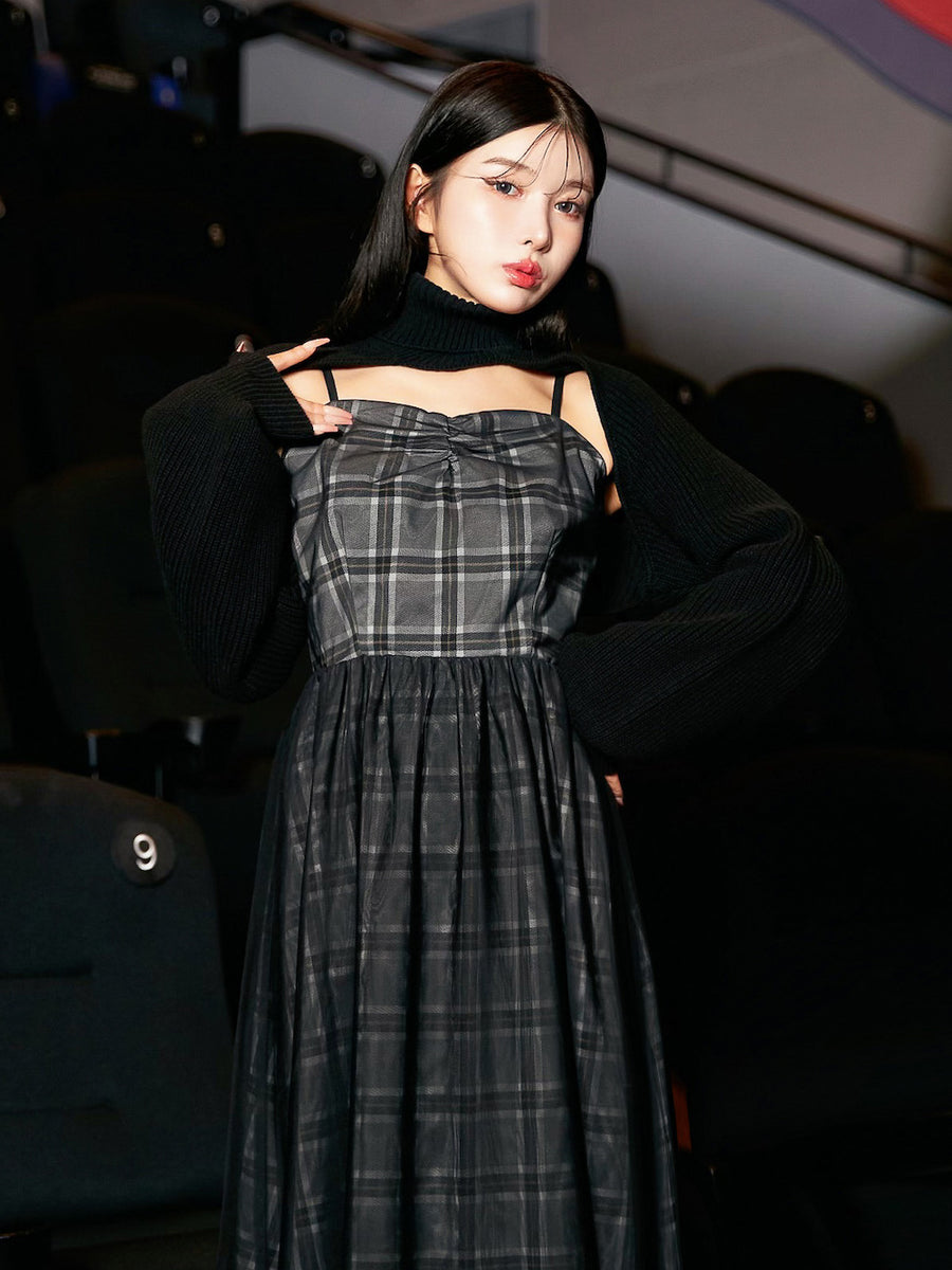 モデル：160cm（着用サイズ：FREE　着用カラー：BLK）