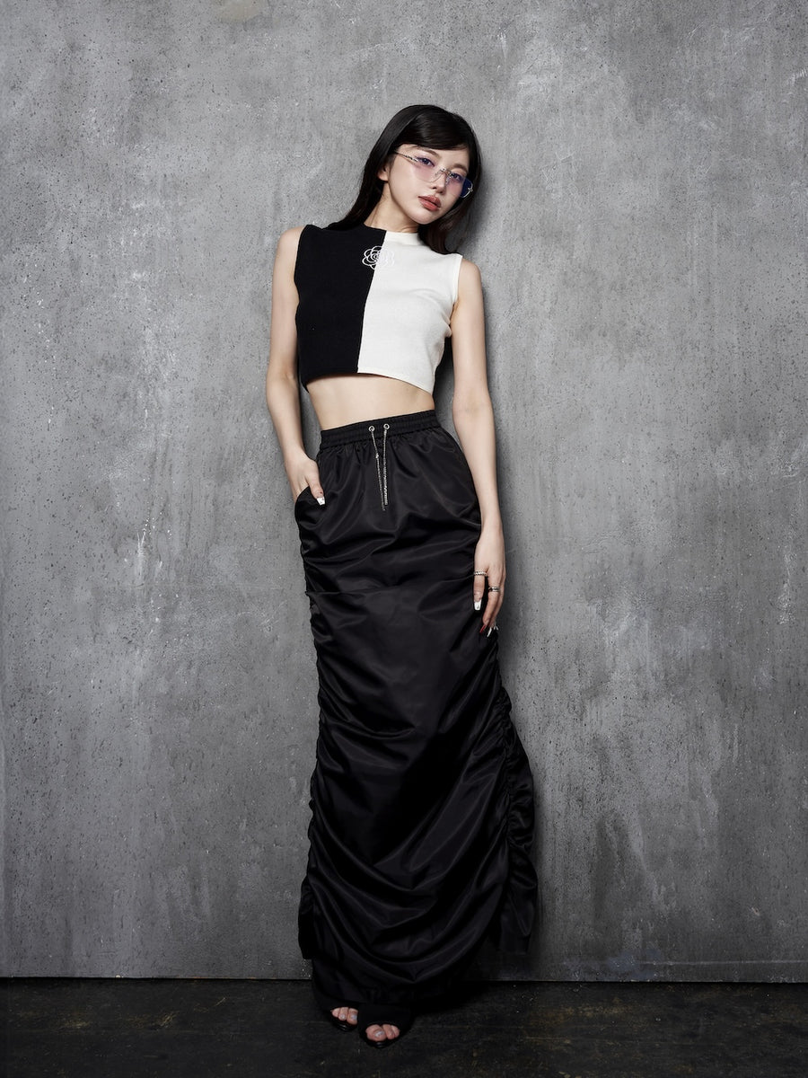 モデル：160cm（着用サイズ：FREE　着用カラー：BLK）