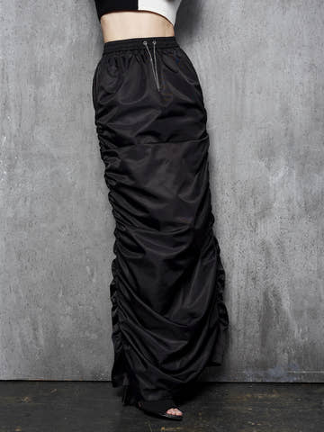 モデル：160cm（着用サイズ：FREE　着用カラー：BLK）