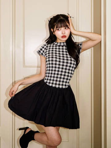モデル：160cm（着用サイズ：FREE　着用カラー：BLK）