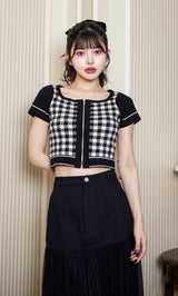 モデル：160cm（着用サイズ：FREE　着用カラー：BLK）