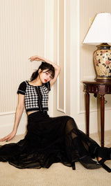 モデル：160cm（着用サイズ：FREE　着用カラー：BLK）