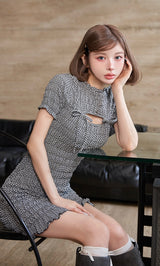 モデル：160cm（着用サイズ：FREE　着用カラー：BLK）