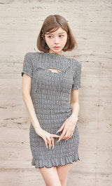 モデル：160cm（着用サイズ：FREE　着用カラー：BLK）