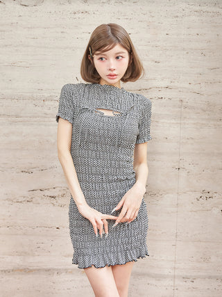 モデル：160cm（着用サイズ：FREE　着用カラー：BLK）